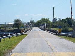 Fort Denaud FL Okee Wtrwy bridge01.jpg