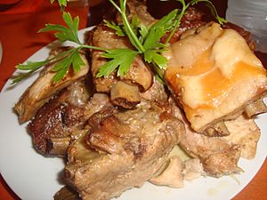 Archivo:Fortanete, plato de lomo y costilla en conserva