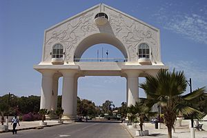 Archivo:Gambia banjul arch22