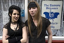 Archivo:Goth weekends (2443699836)