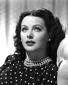 Archivo:Hedy Lamarr Publicity Photo for The Heavenly Body 1944