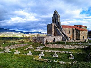 Iglesia de Santa María de Retortillo y ruinas de Juliobriga.jpg