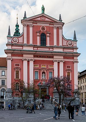 Archivo:Iglesia de la Anunciación, Liubliana, Eslovenia, 2017-04-14, DD 05