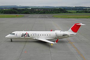 Archivo:J-Air Bombardier CRJ200ER (JA206J) at Memanbetsu Airport