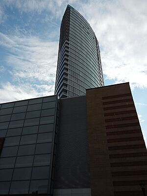 Archivo:LPM Apartments, August 2014