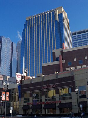 Archivo:LaSalle Plaza Minneapolis 1