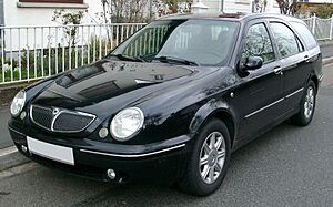 Archivo:Lancia Lybra SW front 20080407