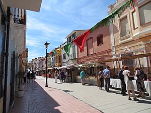 Archivo:Mercadillo, feria de oficios, costumbres, tradiciones y productos artesanales