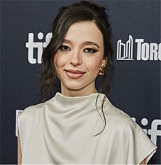 Archivo:Mikey Madison at the 2024 Toronto International Film Festival 2 (cropped)