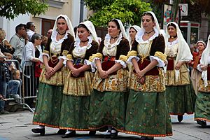 Archivo:Monserrato - Costume tradizionale (07)