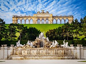 Archivo:Neptune Fountain Schönbrunn