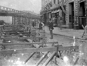 Archivo:New York City Subway construction 1901