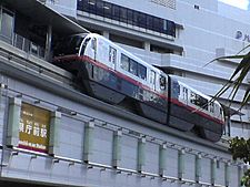 Okinawa Monorail 1000 series at Kencho-mae Station 20040719.jpg