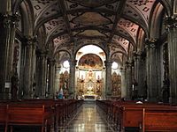 Archivo:Parroquia de San Juan Bautista en Coyoacan - Vista de la nave Central