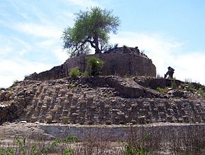 Archivo:Piramide de Tula