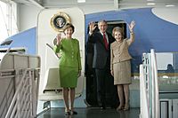Archivo:President George W. Bush, Mrs. Laura Bush and Nancy Reagan