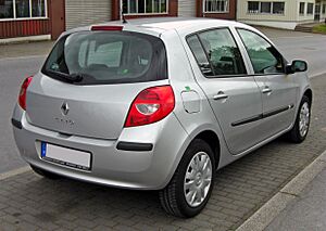 Archivo:Renault Clio III 20090527 rear
