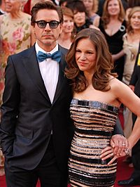 Archivo:Robert Downey Jr. and Susan Downey @ 2010 Academy Awards