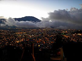 Archivo:San Juan de Pasto de noche