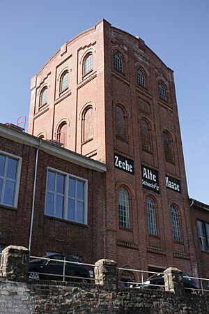 Archivo:Sprockhövel - Zeche Alte Haase - Malakowturm 04 ies