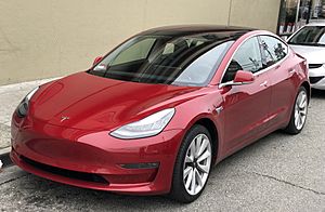 Archivo:Tesla Model 3 parked, front driver side