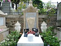 Archivo:Tombe de Jean-Claude Brialy au cimetière de Montmartre à Paris