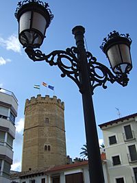 Archivo:Torre Nueva de Porcuna desde La Farola