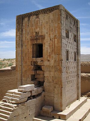 Archivo:Tour nagsh-e-rostam iran