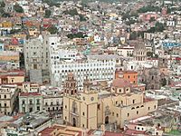 Archivo:Universidad y Catedral de Guanajuato