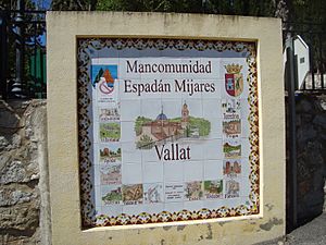 Archivo:Vallat, mural cerámic, Mancomunidad Espadà-Millars (Castelló)