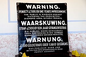 Archivo:Warning sign, Prohibited Diamond Area (Namibia)