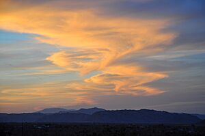 Archivo:Whirpool Clouds