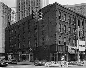 Archivo:74-78 Monroe Ave side Detroit MI