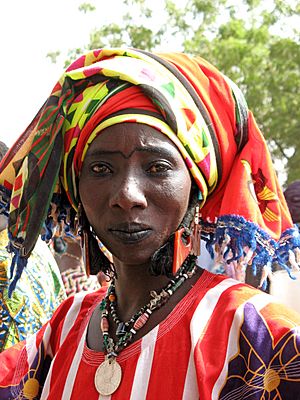Archivo:A woman in Burkina Faso