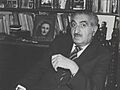 Alejandro Hales en su despacho