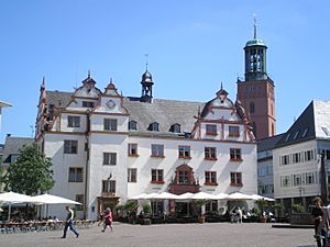 Archivo:Altes Rathaus-Marktplatz-Darmstadt