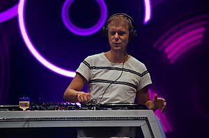 Archivo:Armin van Buuren 2017 (5)