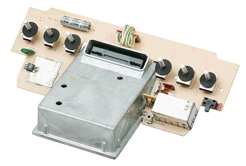 Atari-2600-Six-Switch-Console-05