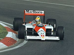 Archivo:Ayrton Senna 1988 Canada