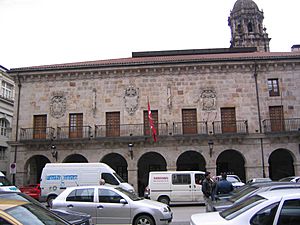 Archivo:Ayuntamiento de Bergara