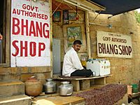 Archivo:Bhang shop in Jaisalmer, Rajasthan, India on June 6, 2006