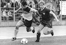 Archivo:Bundesarchiv Bild 183-1989-0503-031, BFC Dynamo - Dynamo Dresden 1-1