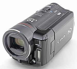Archivo:Canon HF10 front