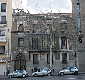 Archivo:Casa de Cajal (Alfonso XII 64, Madrid) 01