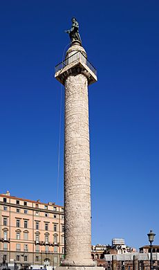 Archivo:Colonna di Traiano