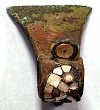 Archivo:Copper Axe with Shells MET vs1987 394 227