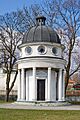 Edificio en el prado de la catedral, Gniezno, Polonia, 2012-04-06, DD 01