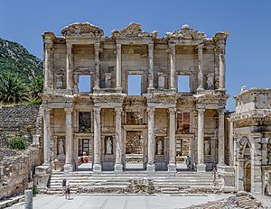 Archivo:Ephesus Celsus Library Façade