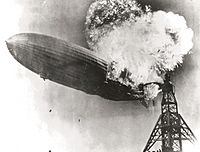 Archivo:Hindenburg burning