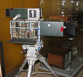 Archivo:Historical television camera